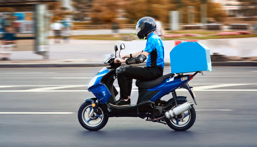Genç Moto Kurye